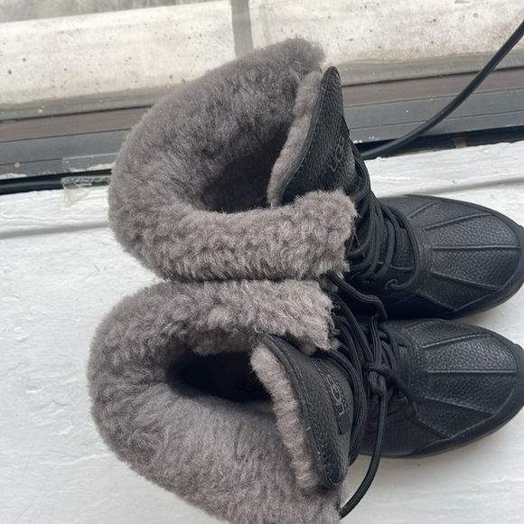 Women's Adirondack Round Toe Leather & Suede Waterproof Booties - Picture 4 of 7